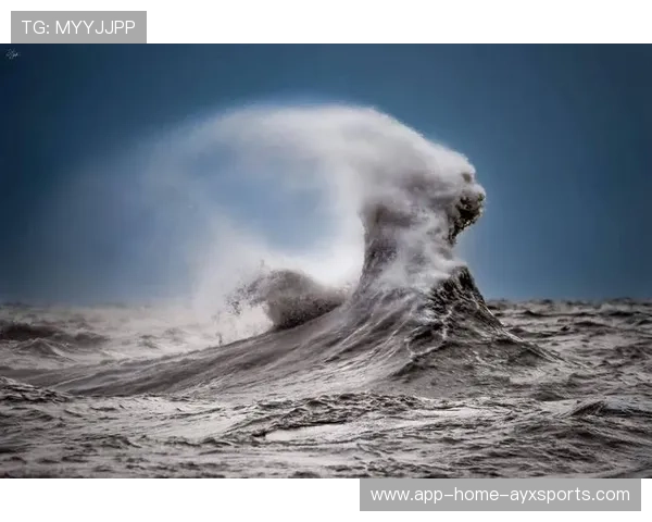 冲浪摄影师捕捉超巨浪画面，选手置身海之巨口