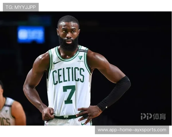 布朗底角三分,绿军再现绝佳手感 布朗底角三分,绿军再现绝佳手感