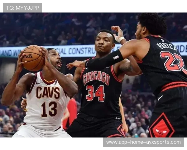 米切尔后场助攻带动队友连中关键投篮