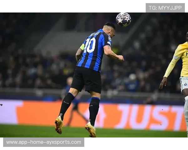 劳塔罗利用身体对抗抢下关键射门点，国际米兰进攻愈加强势